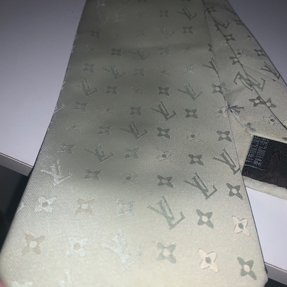 Vintage Louis Vuitton tie - Picture 1 of 6